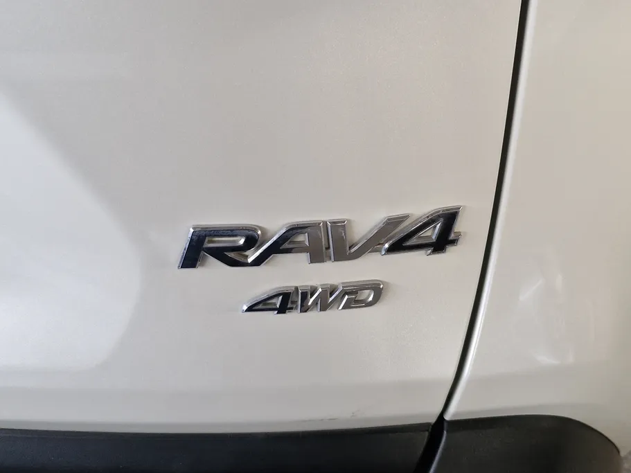 تويوتا راف فور LE 2022 