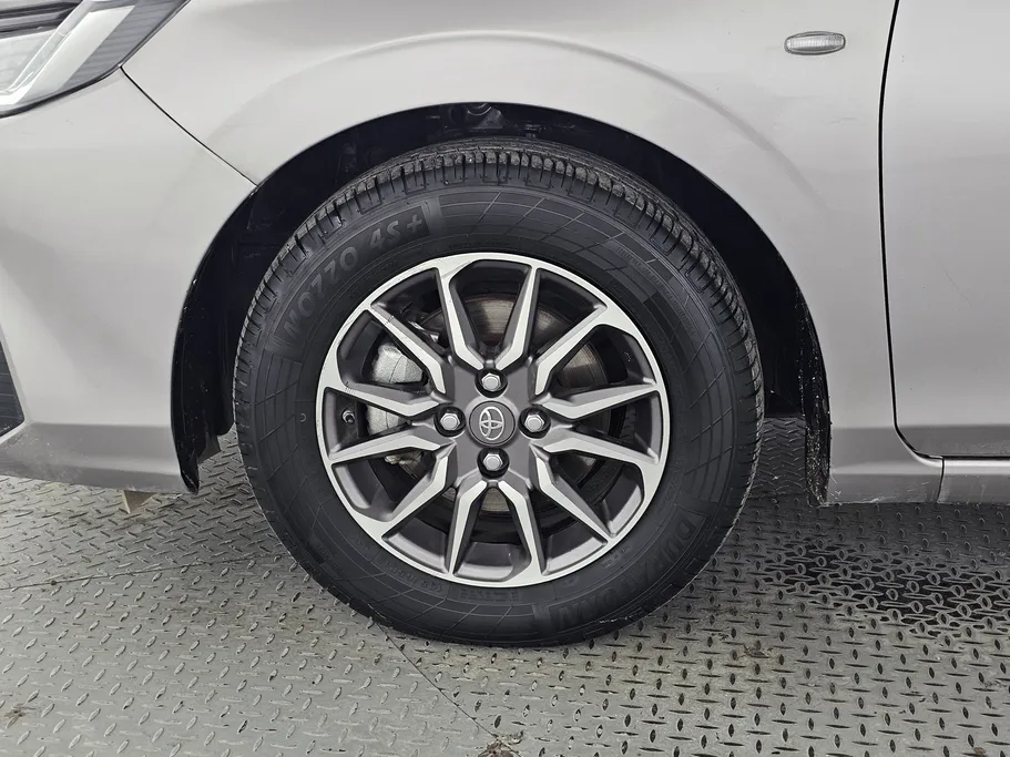 2023 Toyota Yaris  Y 