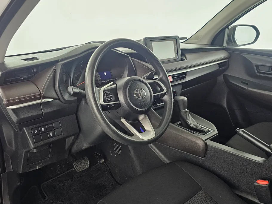 2023 Toyota Yaris  Y 