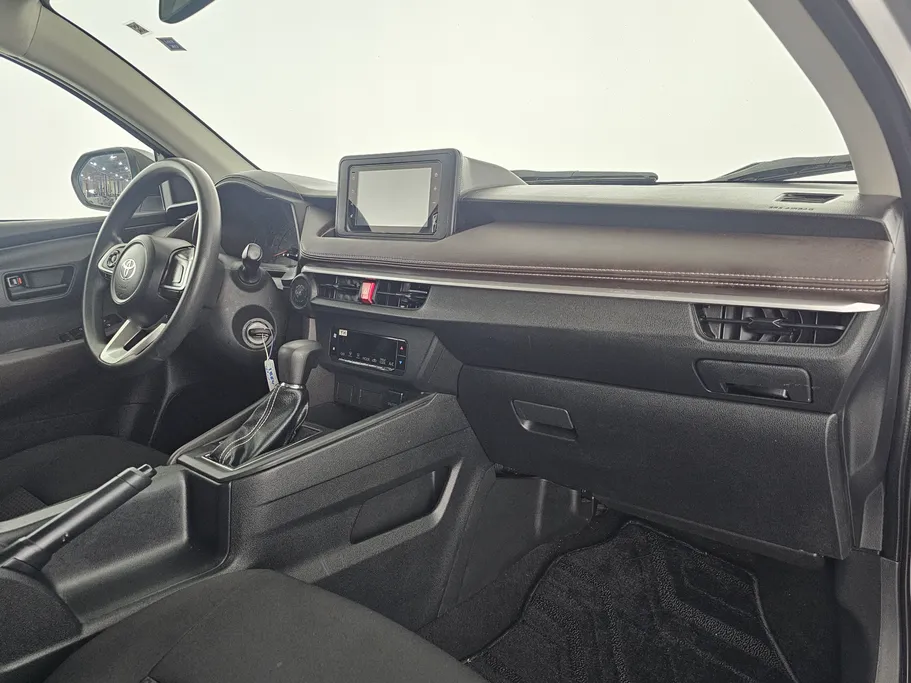 2023 Toyota Yaris  Y 