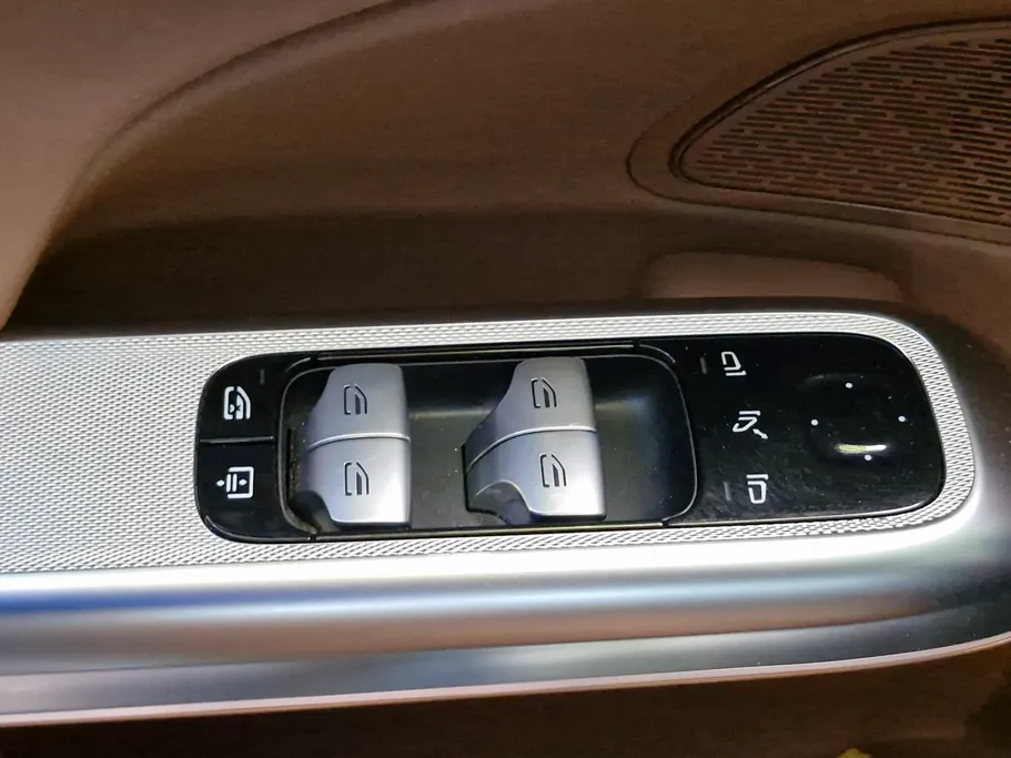 مرسيدس E 200 2025 