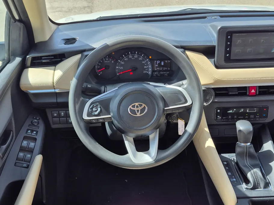 تويوتا يارس Y 2024 