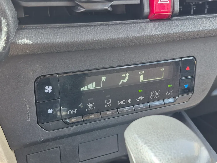 تويوتا يارس Y 2024 