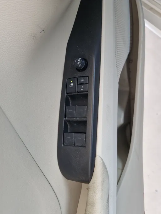 تويوتا كامري LE 2022 