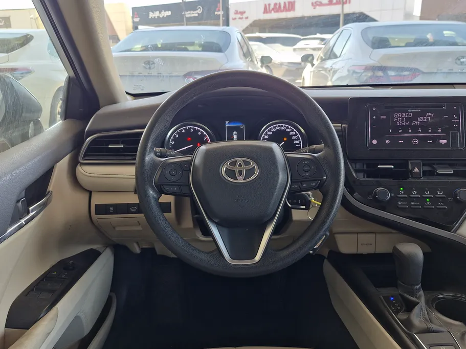 تويوتا كامري LE 2022 
