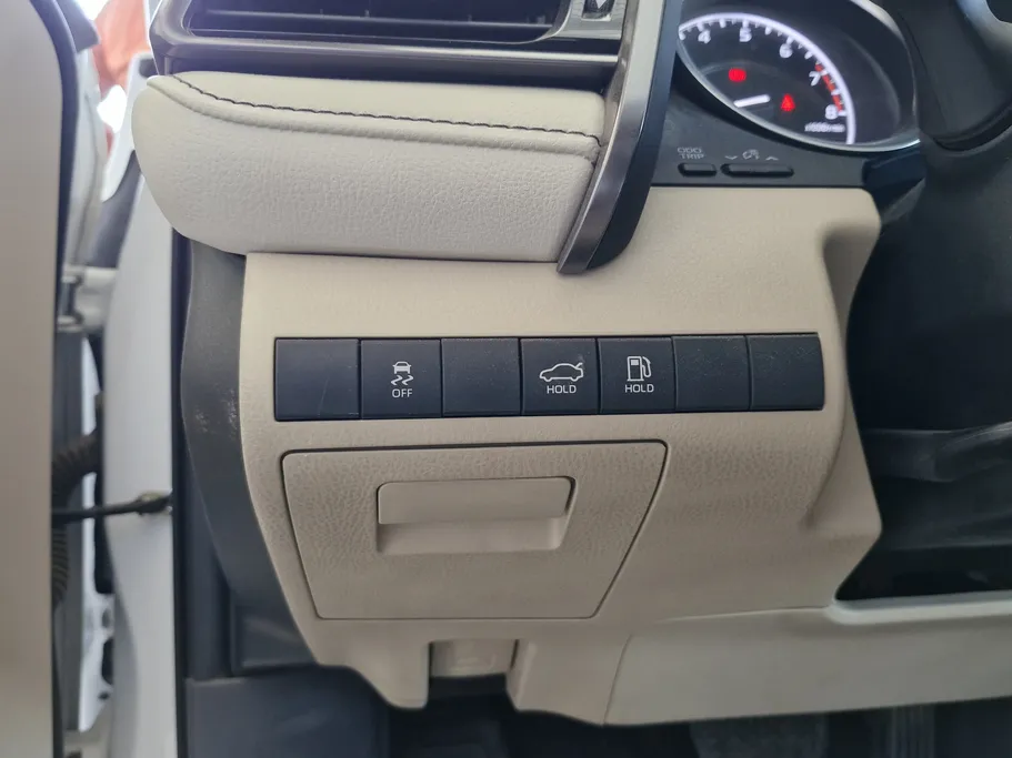 تويوتا كامري LE 2022 