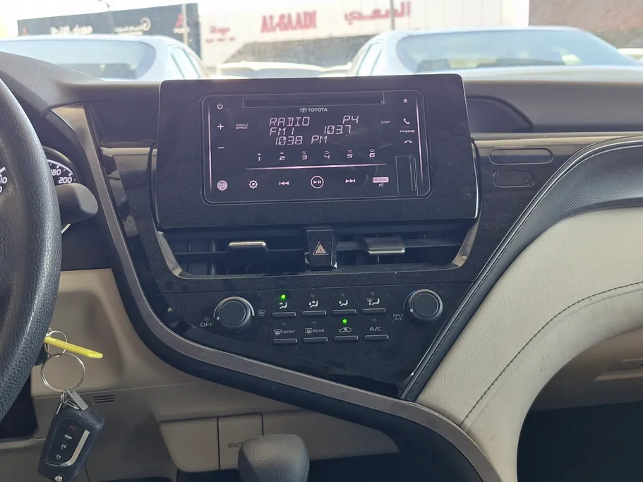 تويوتا كامري LE 2022 