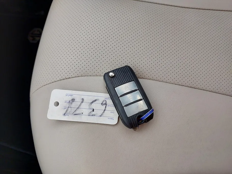 2023 ام جي 5 LUX 