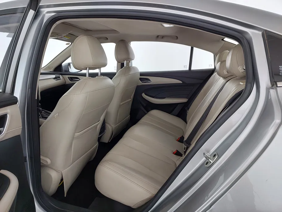 2023 ام جي 5 LUX 