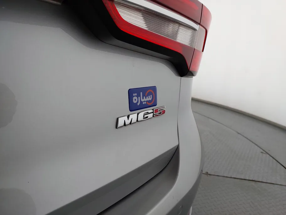 2023 ام جي 5 LUX 