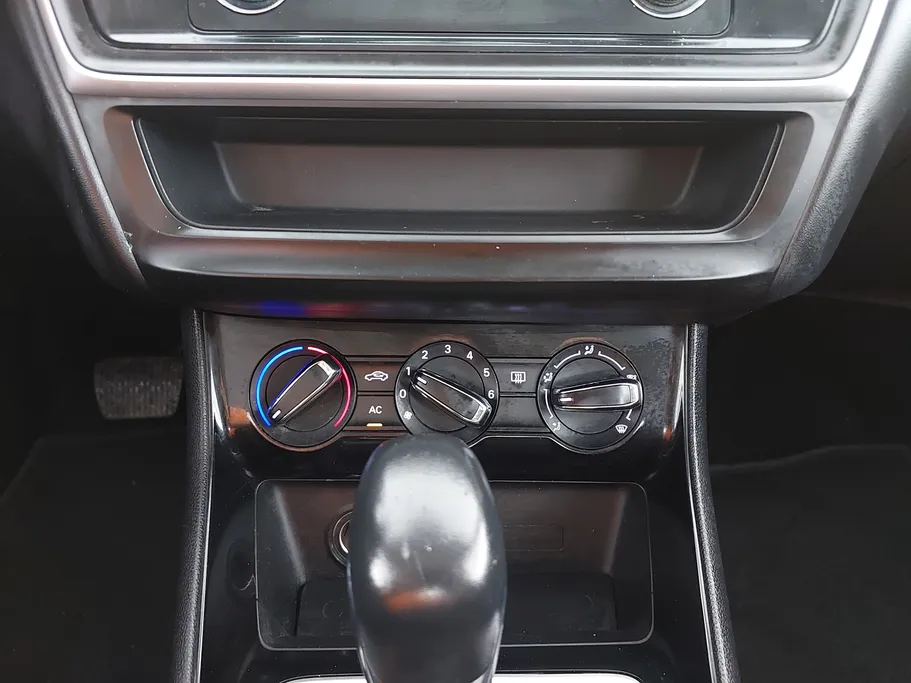 ام جي 5 STD 2023 