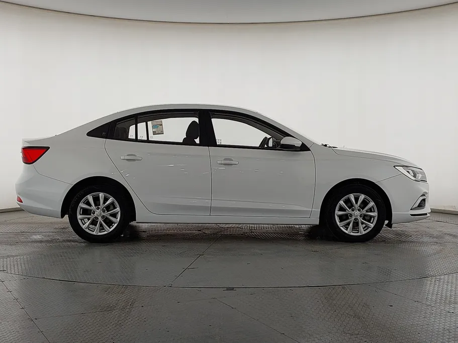 ام جي 5 STD 2023 