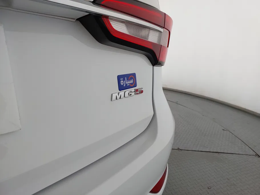 ام جي 5 STD 2023 