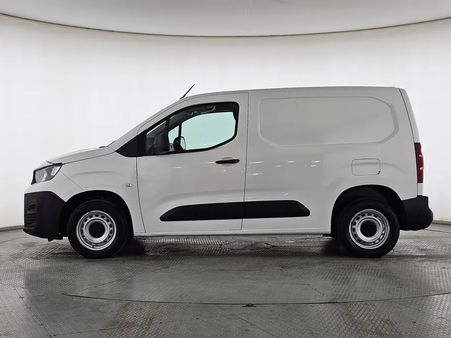 2022 Peugeot Partner Short van 