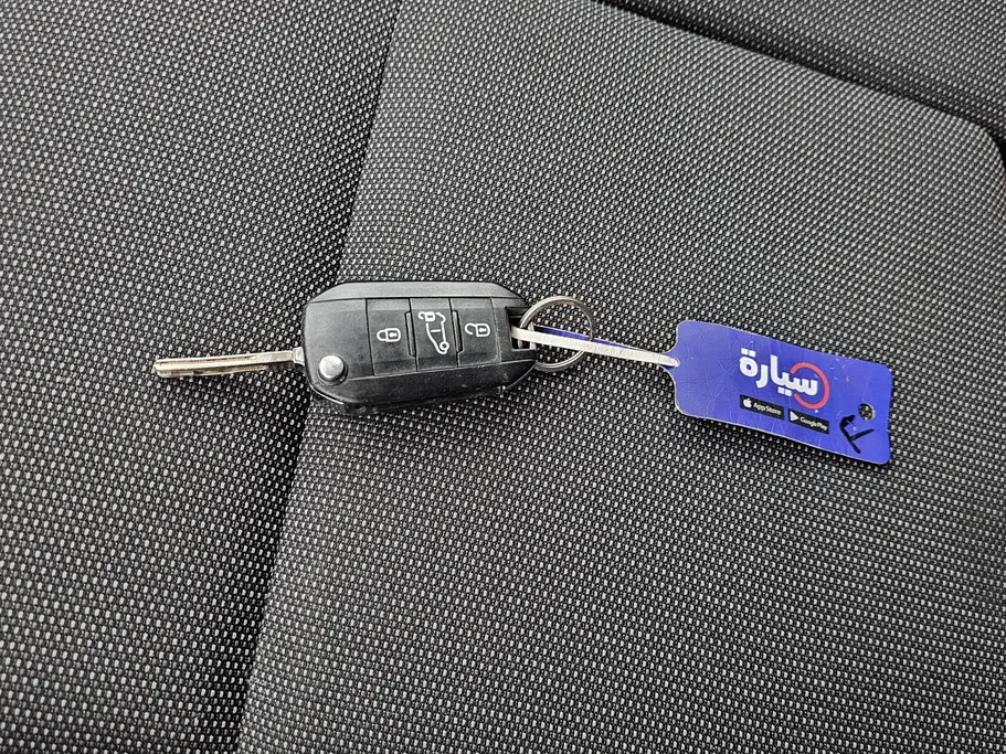 2022 Peugeot Partner Short van 