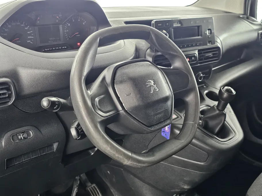 2022 Peugeot Partner Short van 