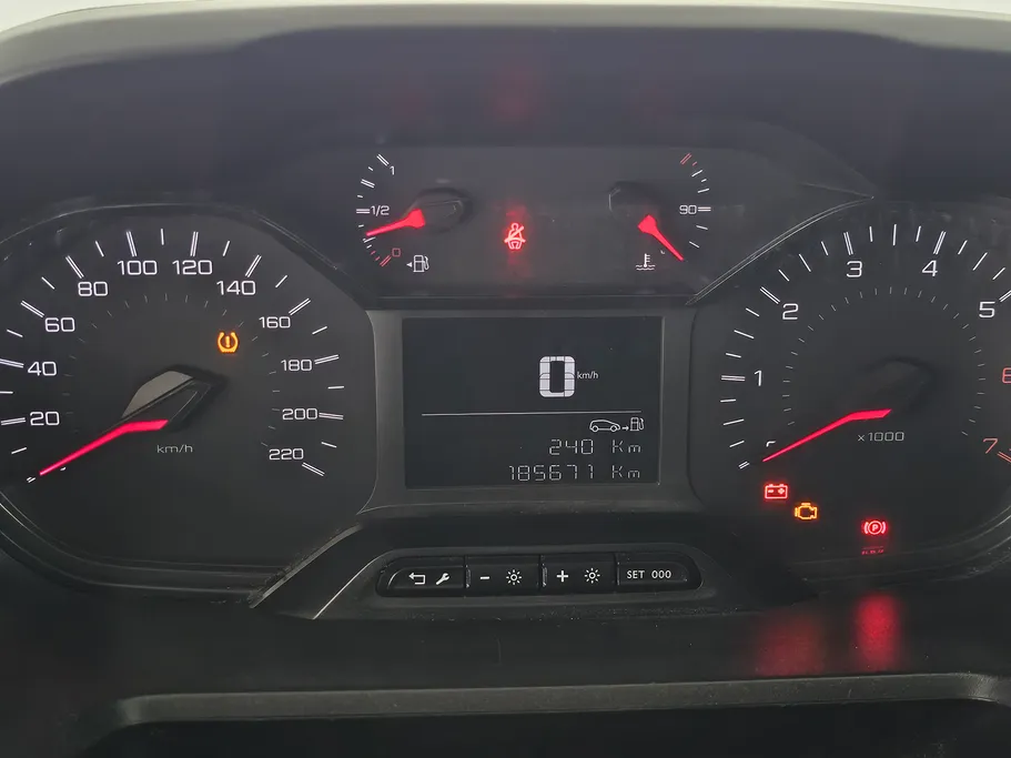 2022 Peugeot Partner Short van 