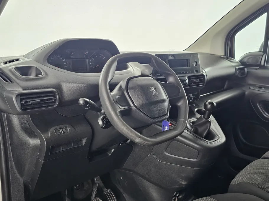2022 Peugeot Partner Short van 