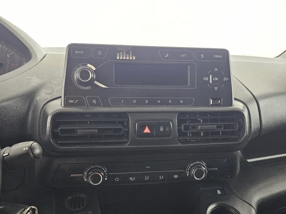 2022 Peugeot Partner Short van 