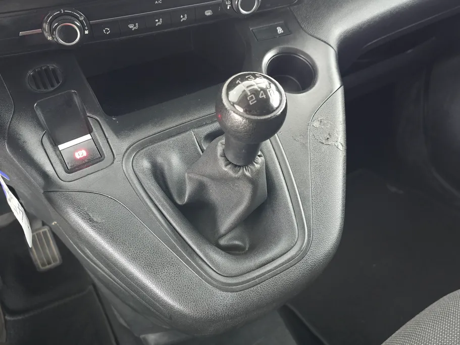 2022 Peugeot Partner Short van 