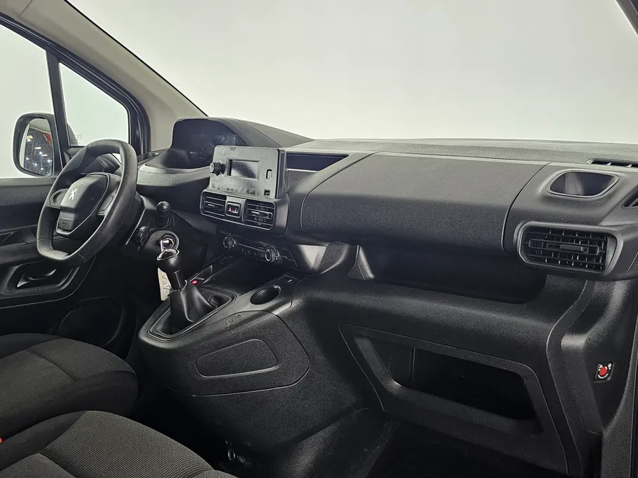2022 Peugeot Partner Short van 