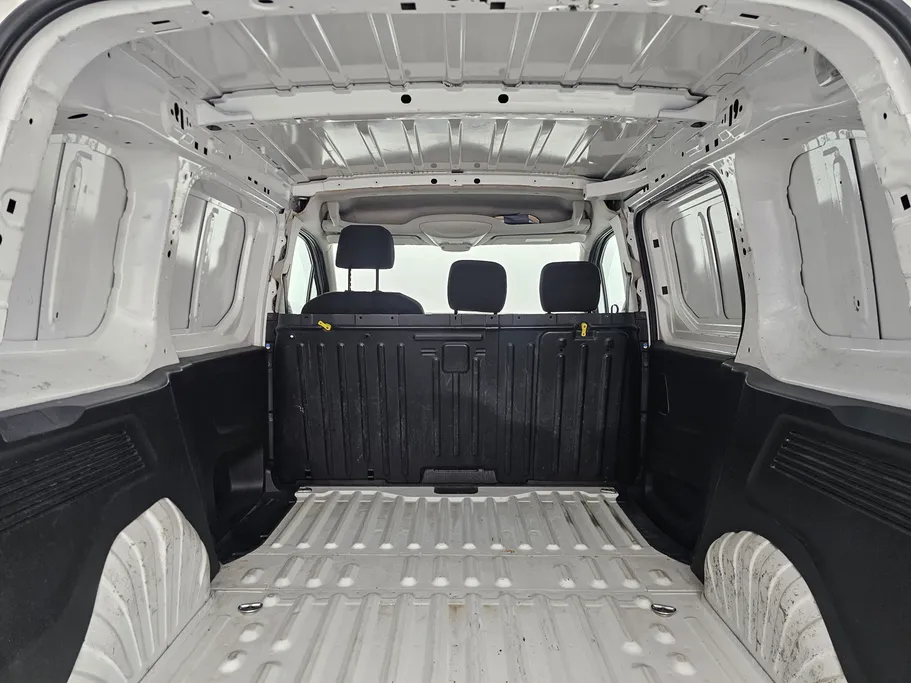 2022 Peugeot Partner Short van 