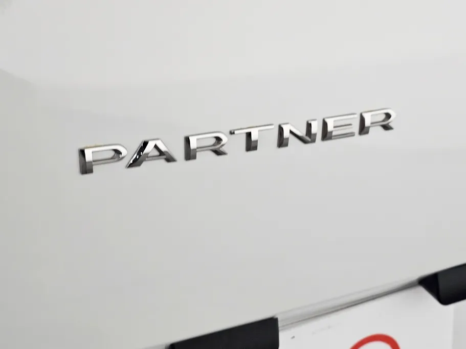 2022 Peugeot Partner Short van 