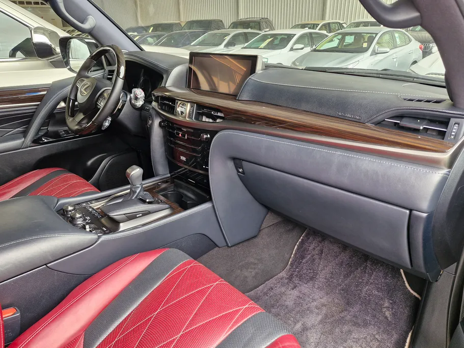 2020 Lexus LX 570 Black Ed. 