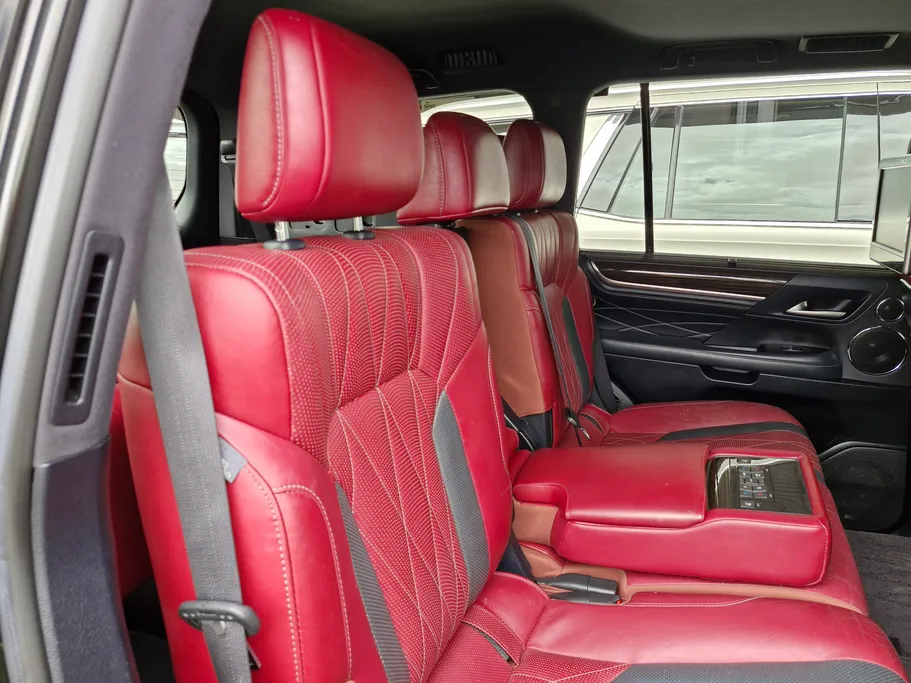 2020 Lexus LX 570 Black Ed. 