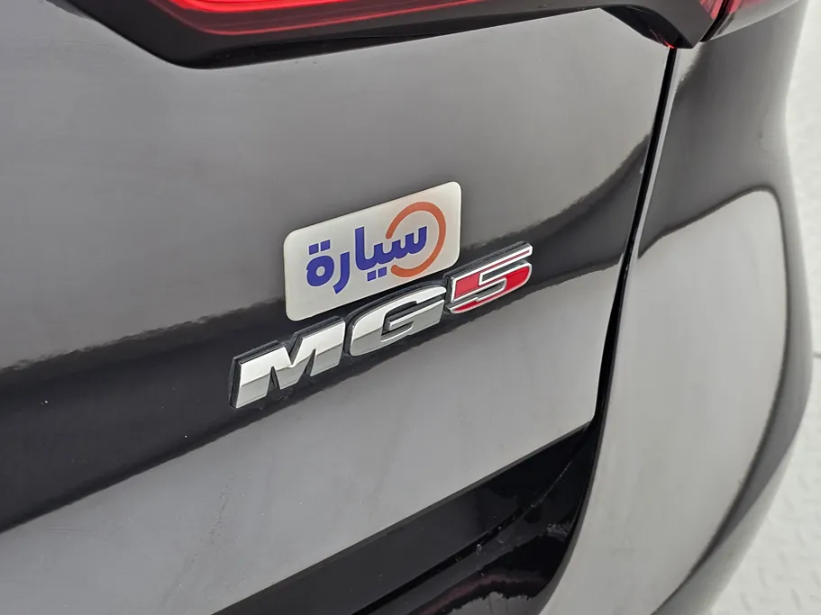 ام جي 5 COM 2022 