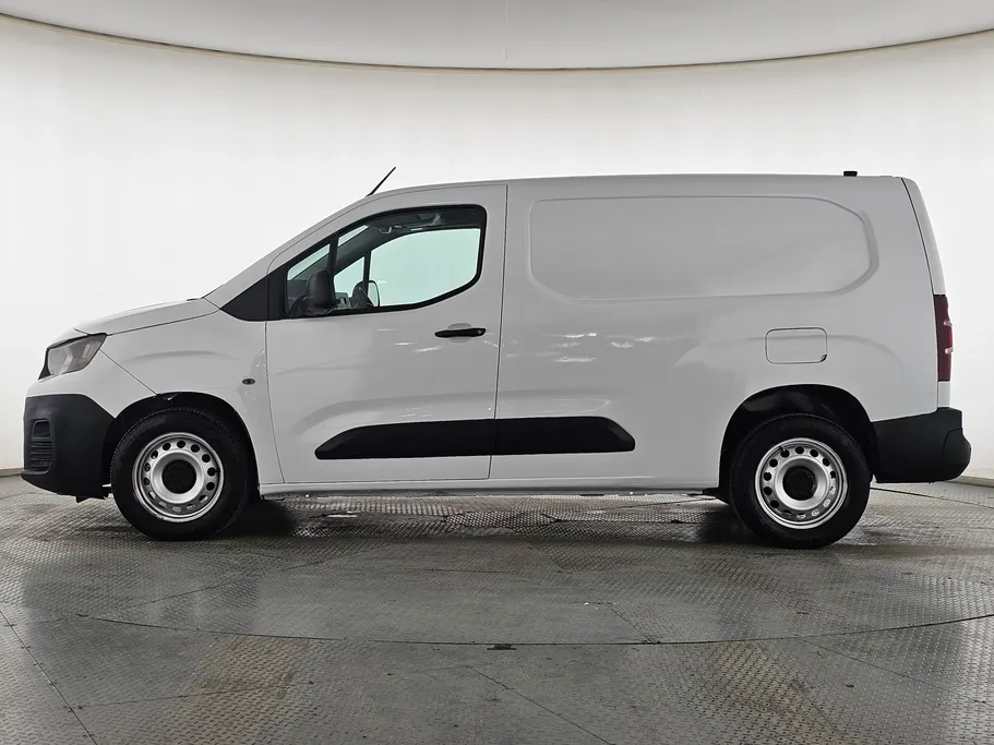 2022 Peugeot Partner Long van 