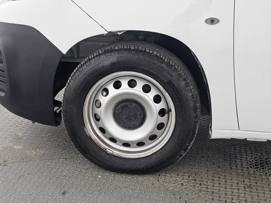 2022 Peugeot Partner Long van 