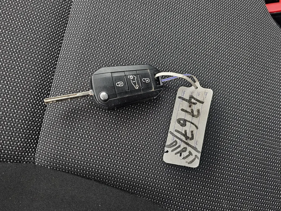 2022 Peugeot Partner Long van 