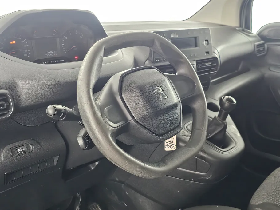 2022 Peugeot Partner Long van 