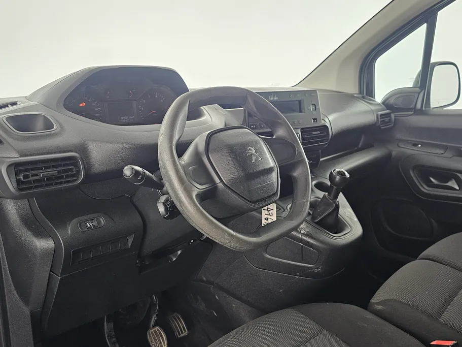 2022 Peugeot Partner Long van 