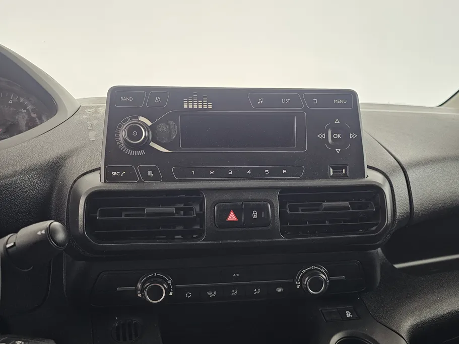 2022 Peugeot Partner Long van 