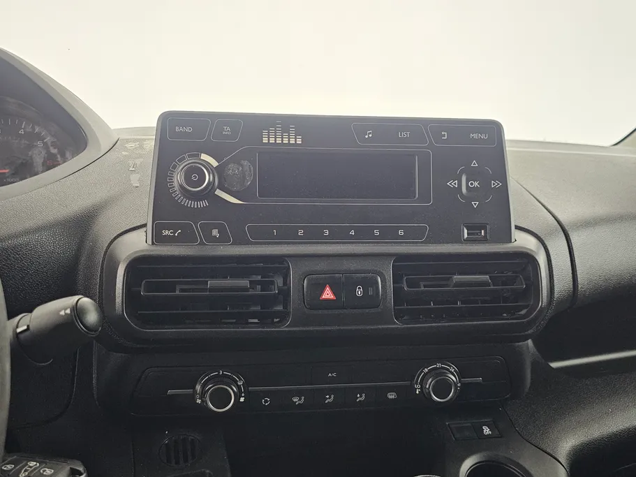 2022 Peugeot Partner Long van 