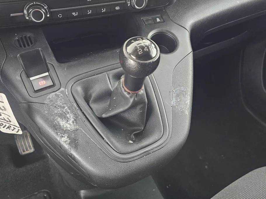 2022 Peugeot Partner Long van 