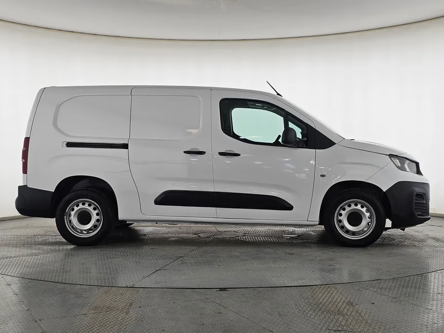 2022 Peugeot Partner Long van 
