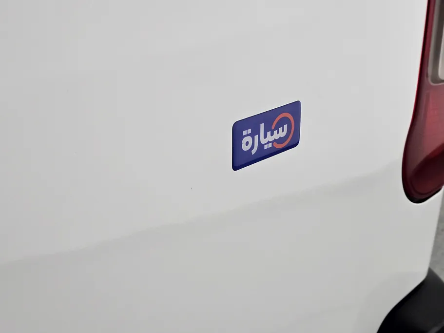 2022 Peugeot Partner Long van 