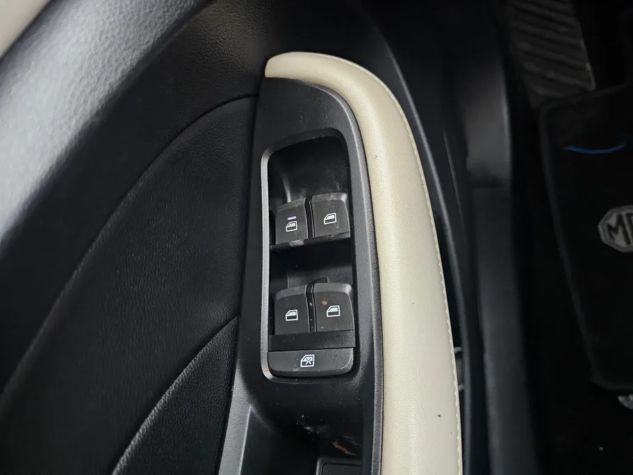 2022 ام جي 5 COM 