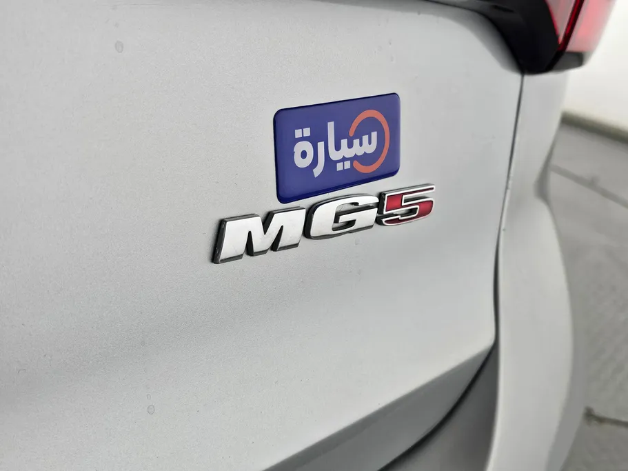 2022 ام جي 5 COM 