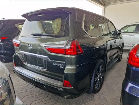 2021 Lexus LX 570 S 