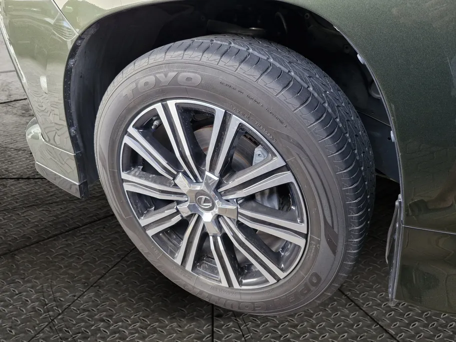 لكزس LX 570 S 2021 