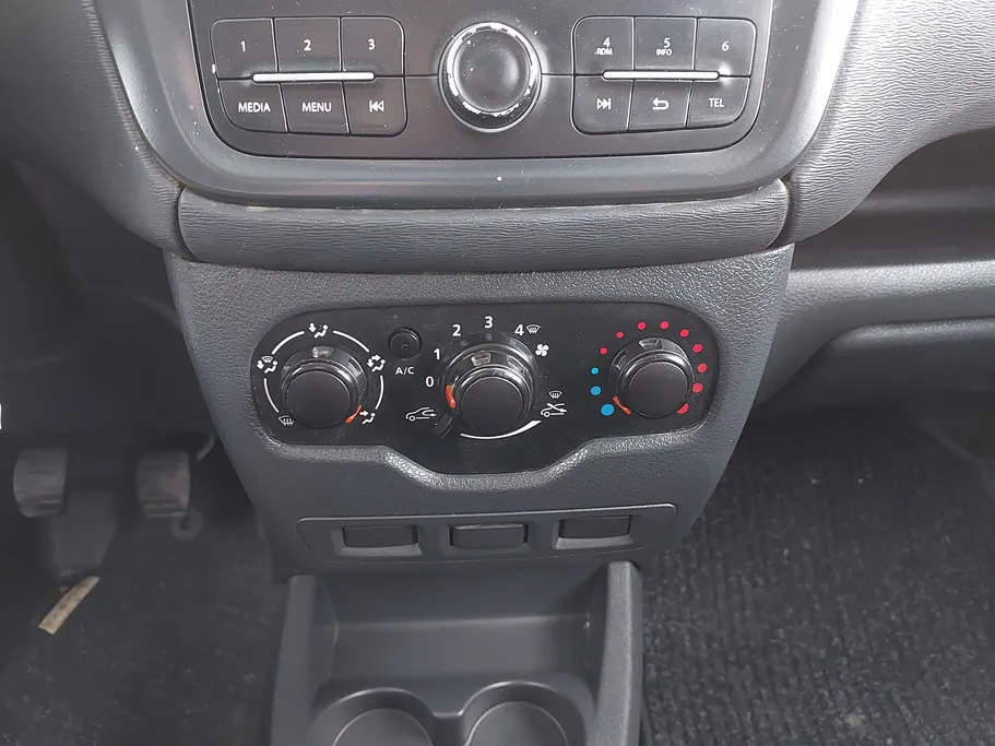 2021 Renault Docker Van بضاعة 