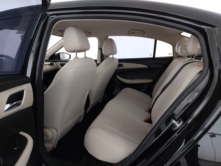 ام جي 5 STD 2024 