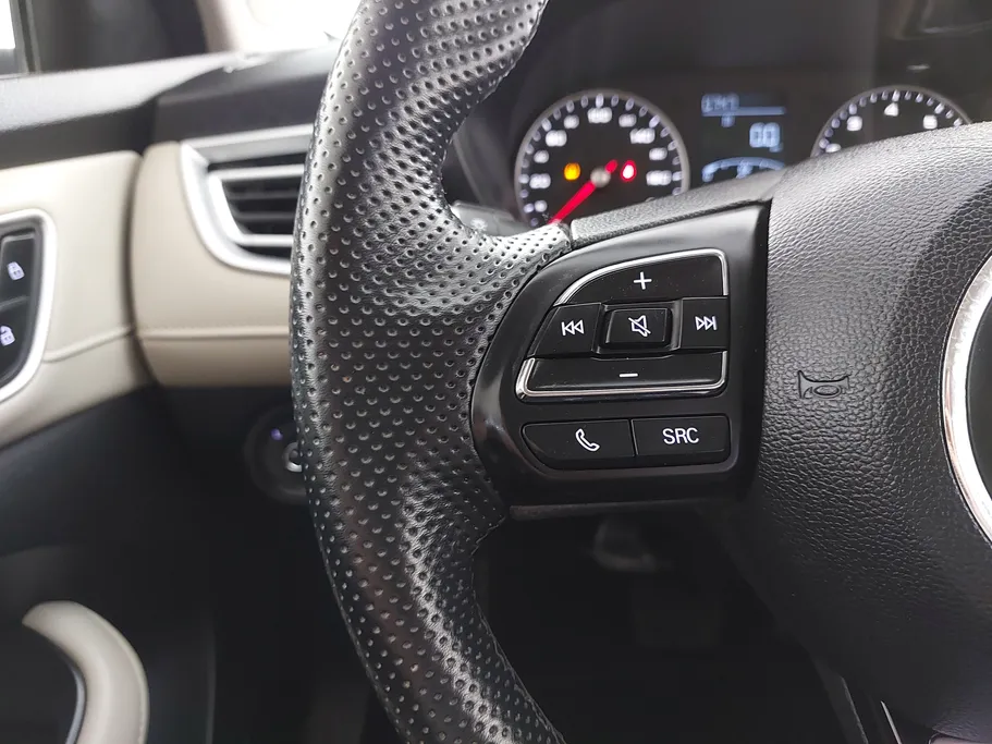 ام جي 5 STD 2024 