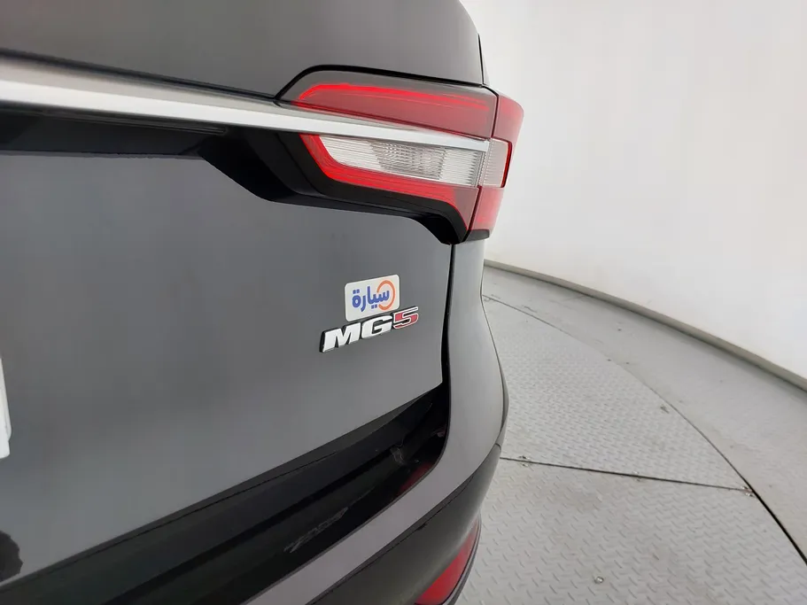 ام جي 5 STD 2024 