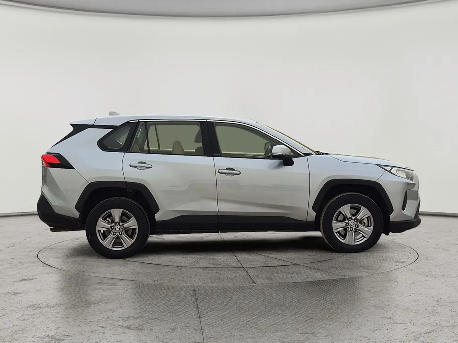 تويوتا راف فور LE 2022 