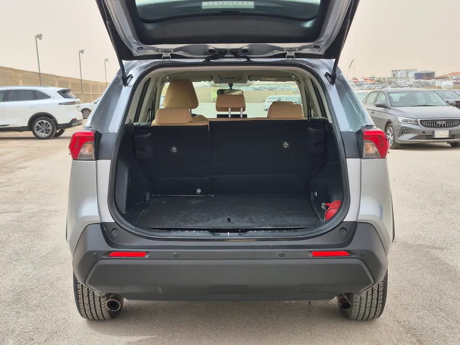 تويوتا راف فور LE 2022 